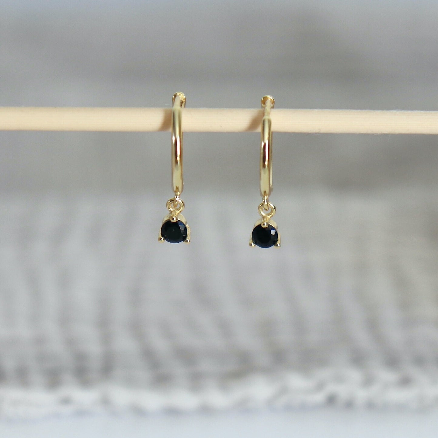 Boucles d'oreilles femme puces zircon noir doré ou argent