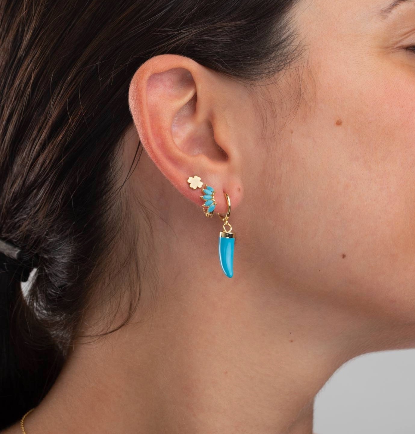 Petites puces d'oreilles trèfle femme en argent ou doré