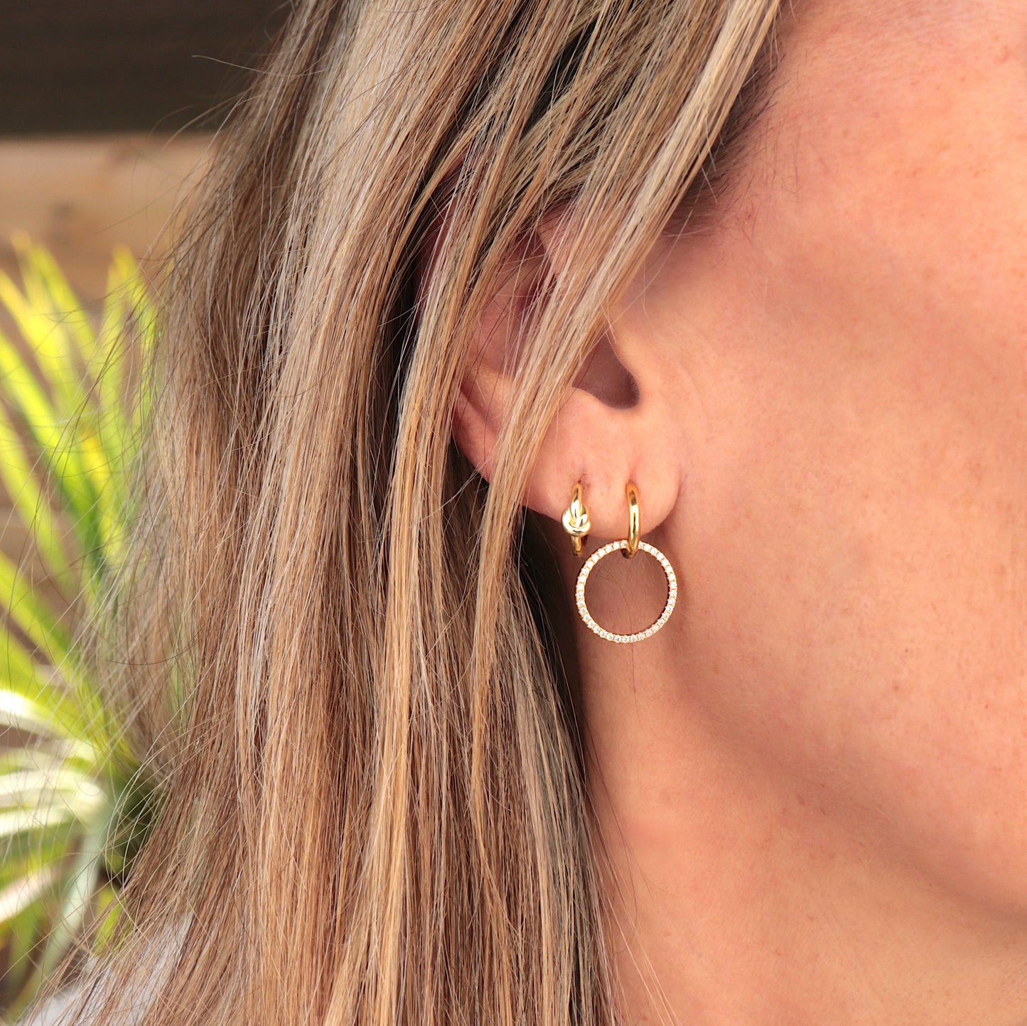 Petites créoles pendentif rond zircons deux tailles disponibles