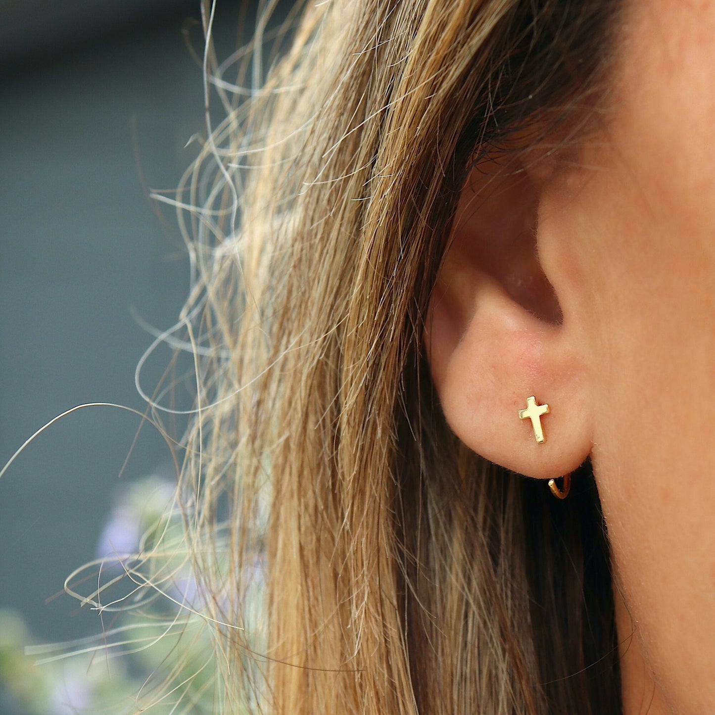Boucles d'oreilles créoles ouvertes croix argent ou doré