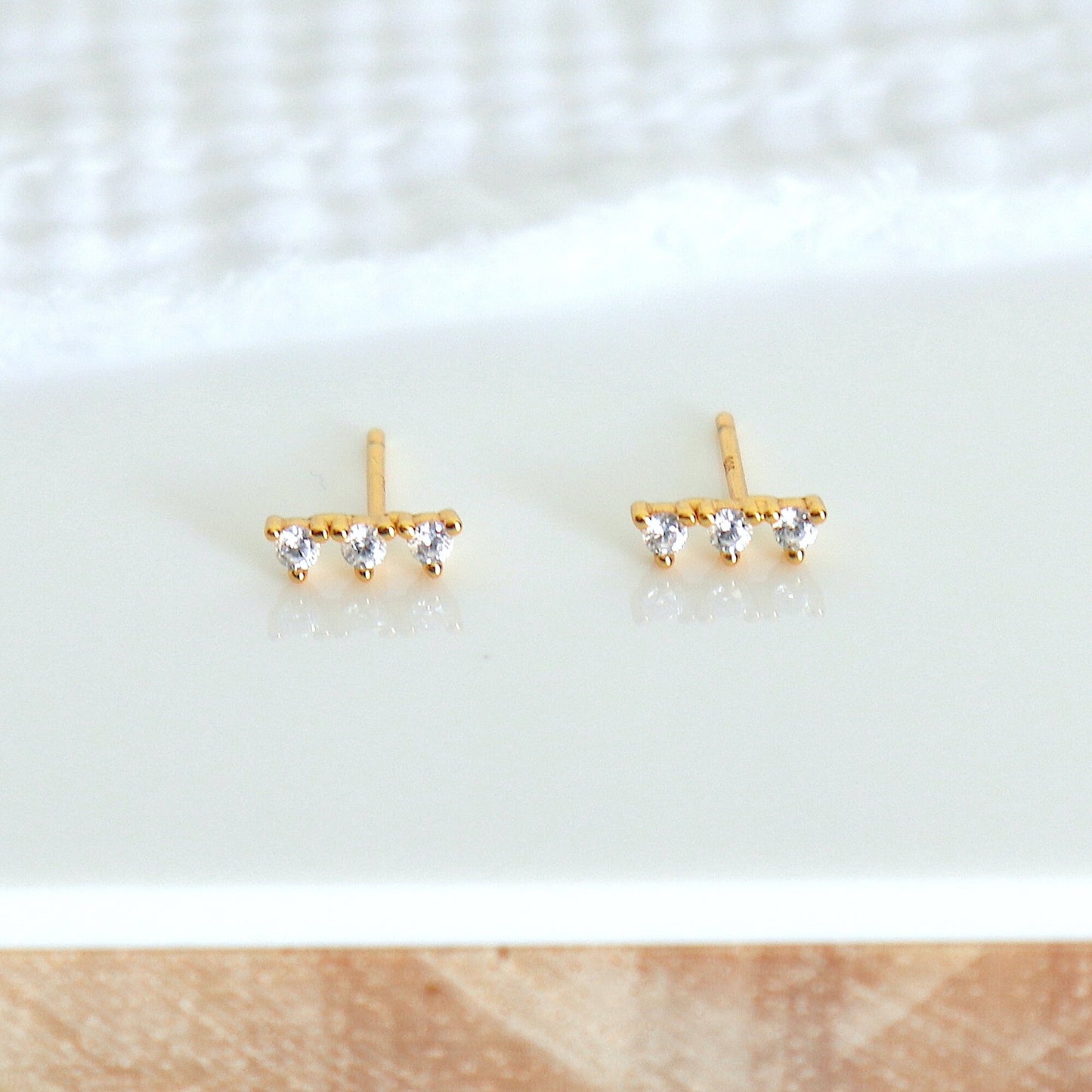 Puces d'oreilles trois zircons femme argent ou doré