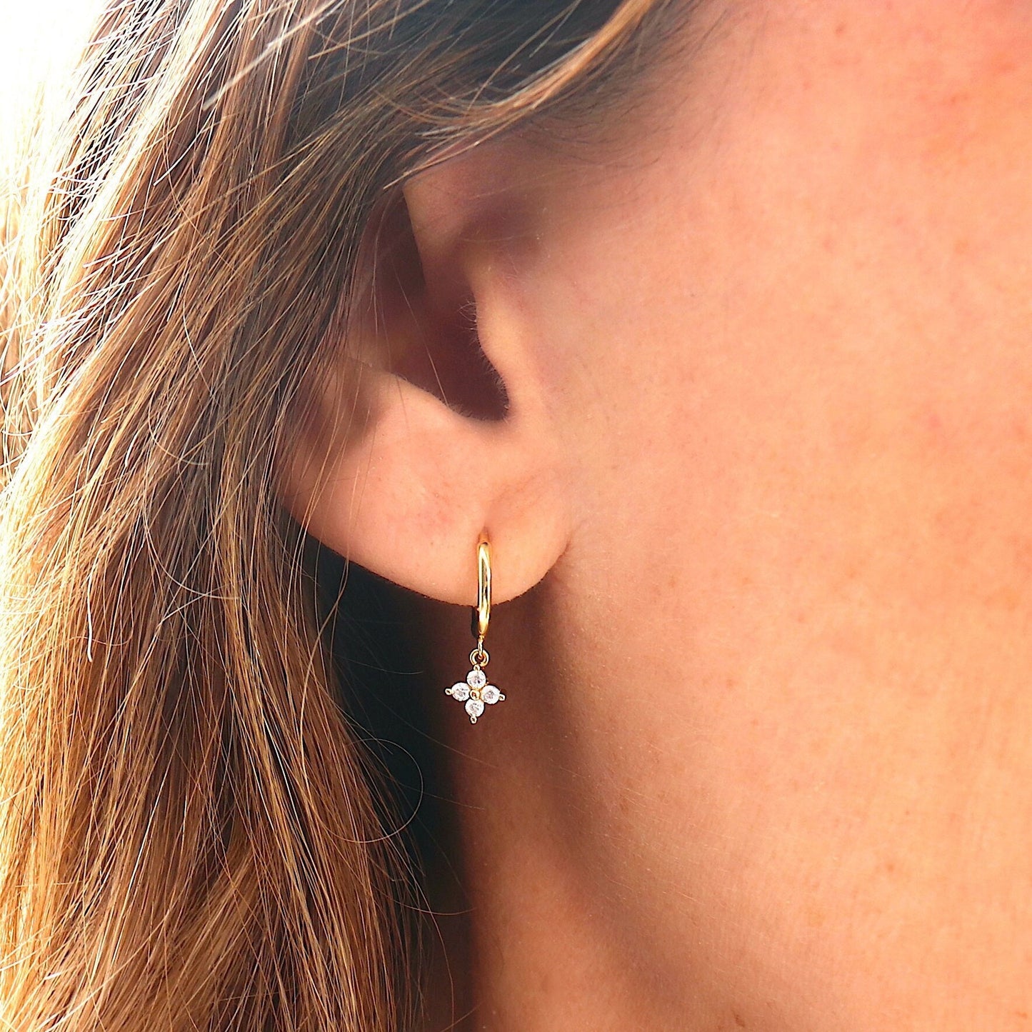 Boucles d'oreilles créoles pendentif fleur zircons argent ou doré