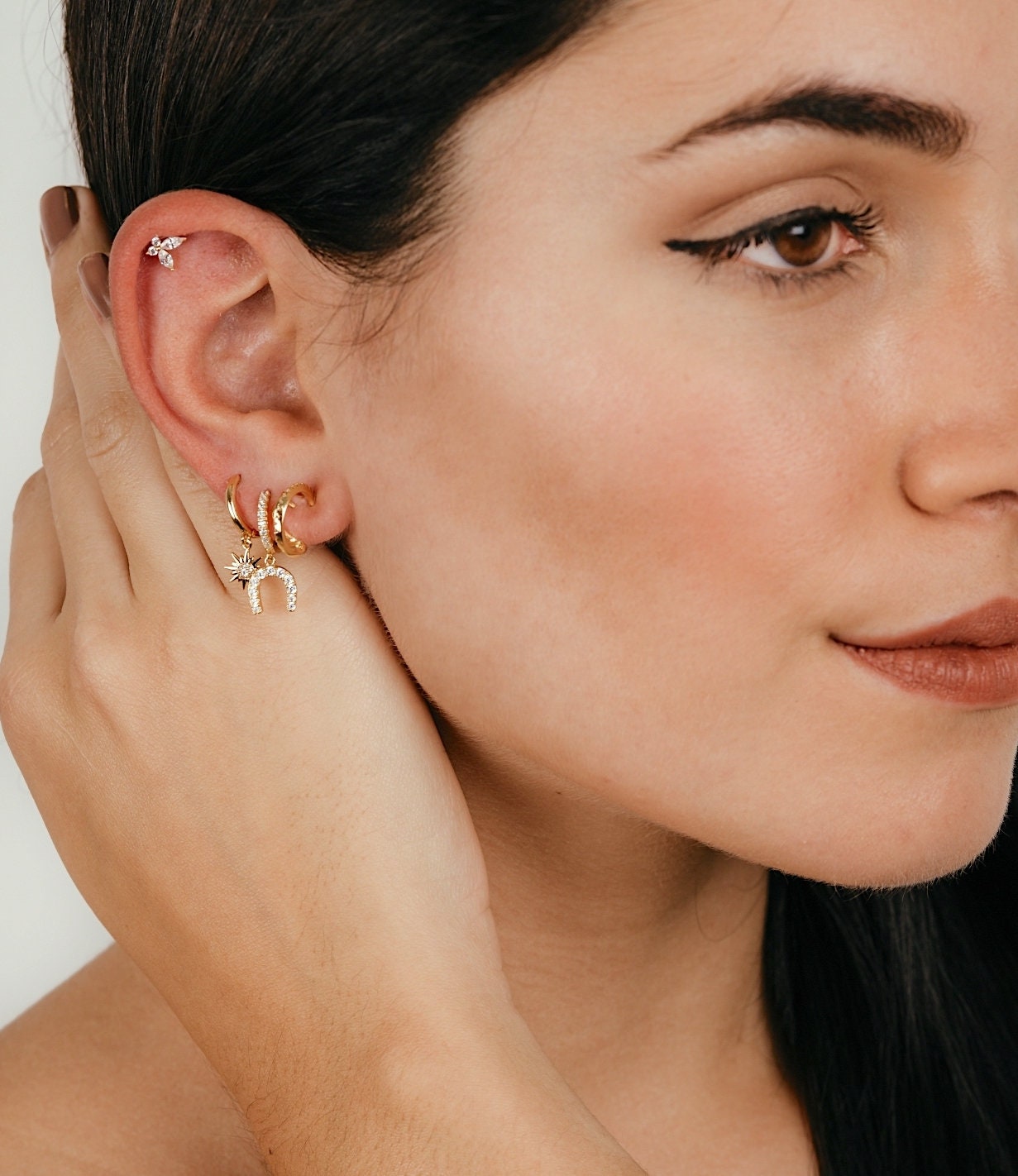 Puces d'oreilles forme papillon avec zircons pour femme doré ou argent