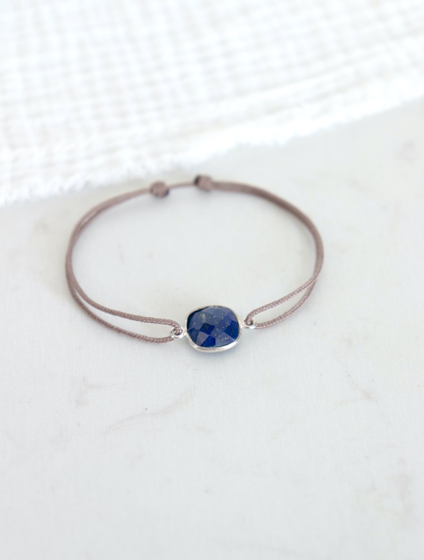Bracelet femme pierre lapis lazuli sur cordon, cadeaux pour elle