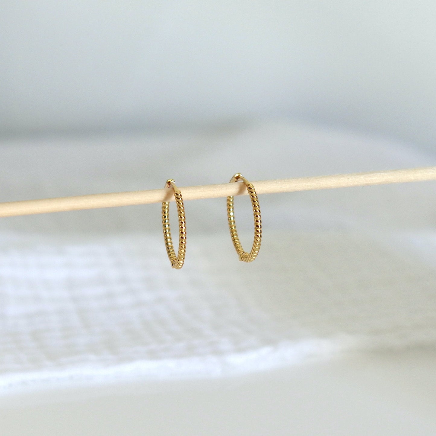 Boucles d'oreilles créoles torsadées doré ou en argent