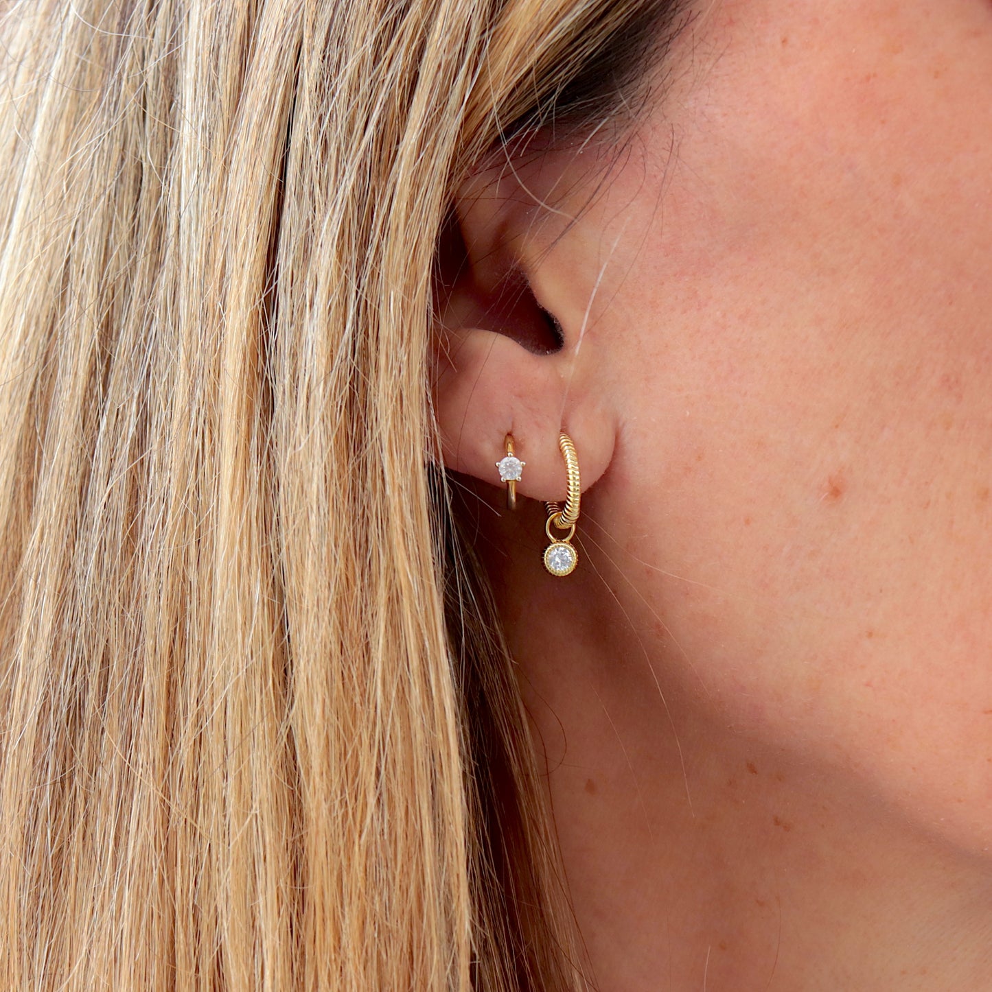 Petites créoles rayées pendentif zircon pour femme argent ou doré