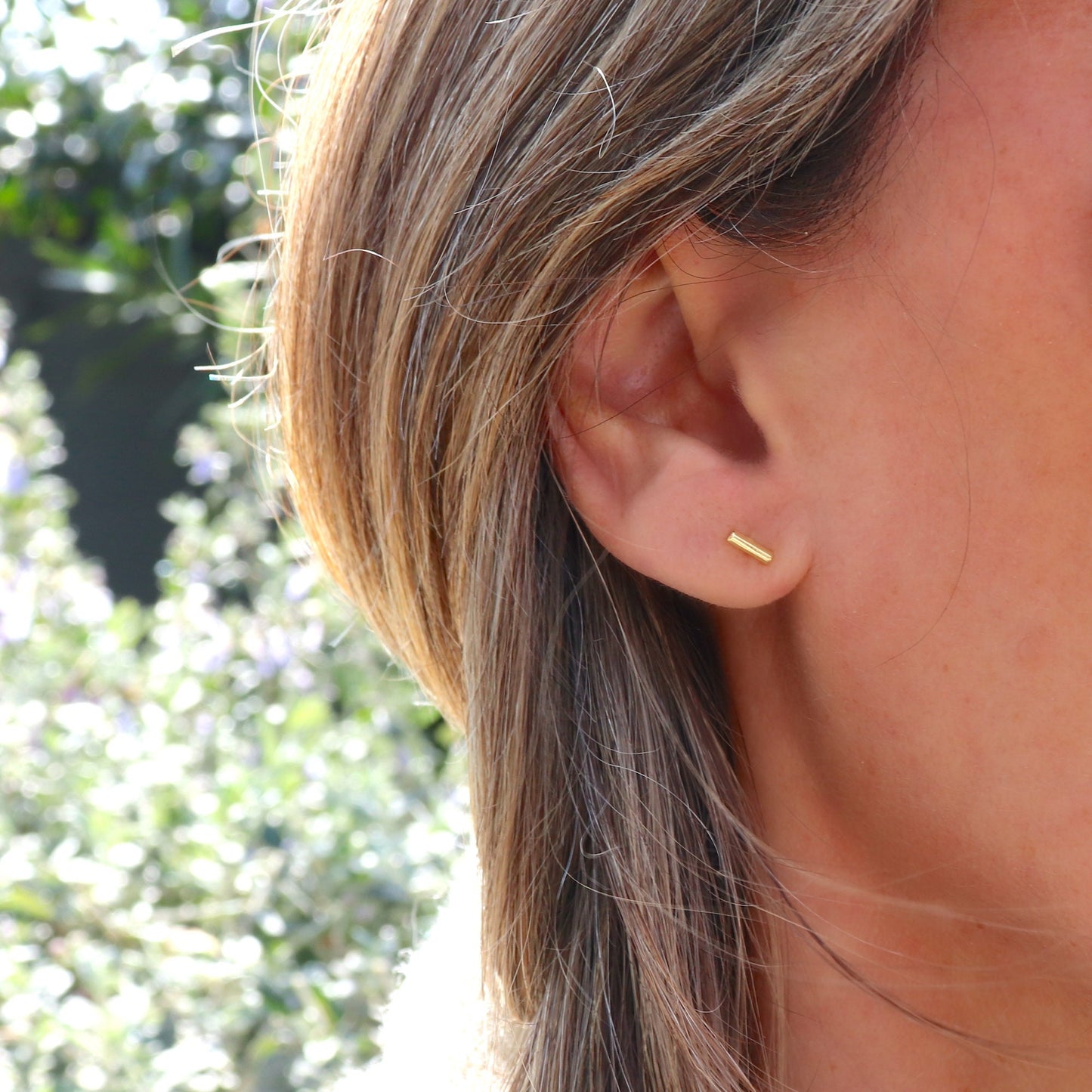 Clous d'oreilles femme barre en doré ou argent
