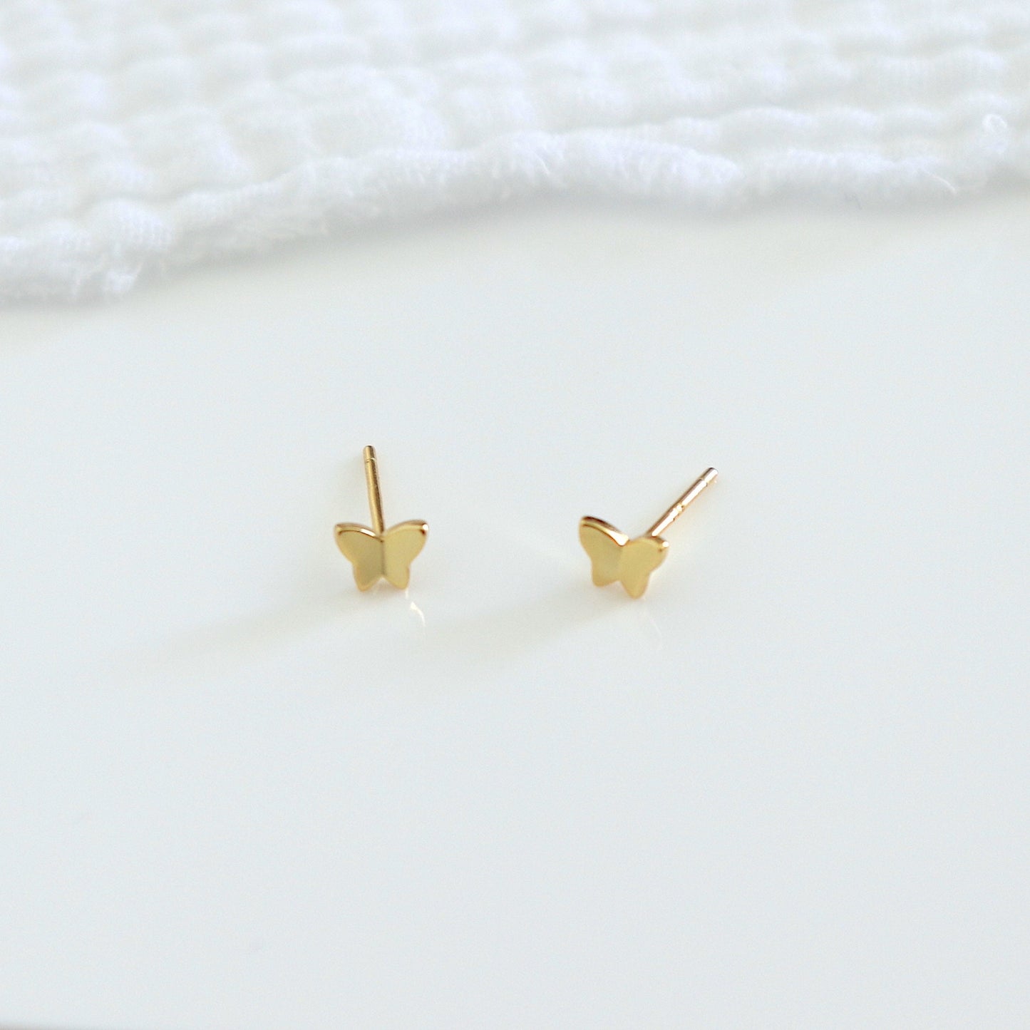 Puces d'oreilles papillon pour femme doré ou argent