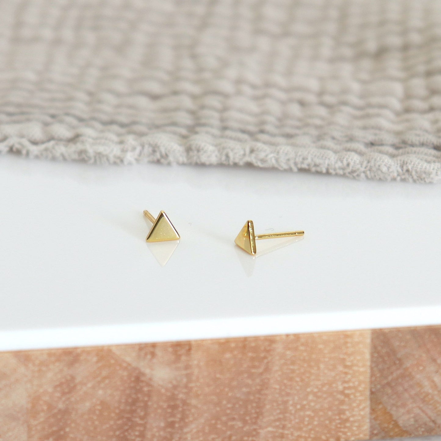 Boucles d'oreilles puces triangle pour femme doré ou argent