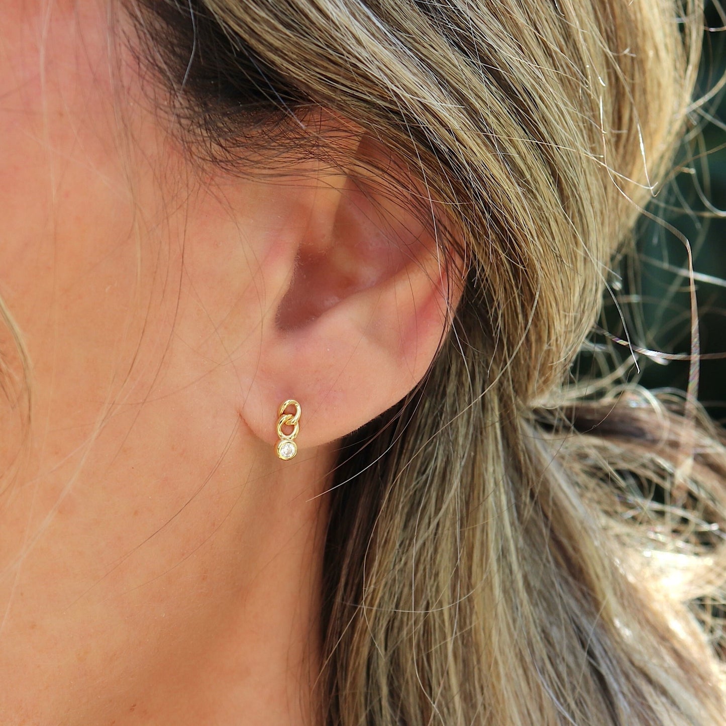 Clous d'oreilles maillons et zircon femme doré ou argent