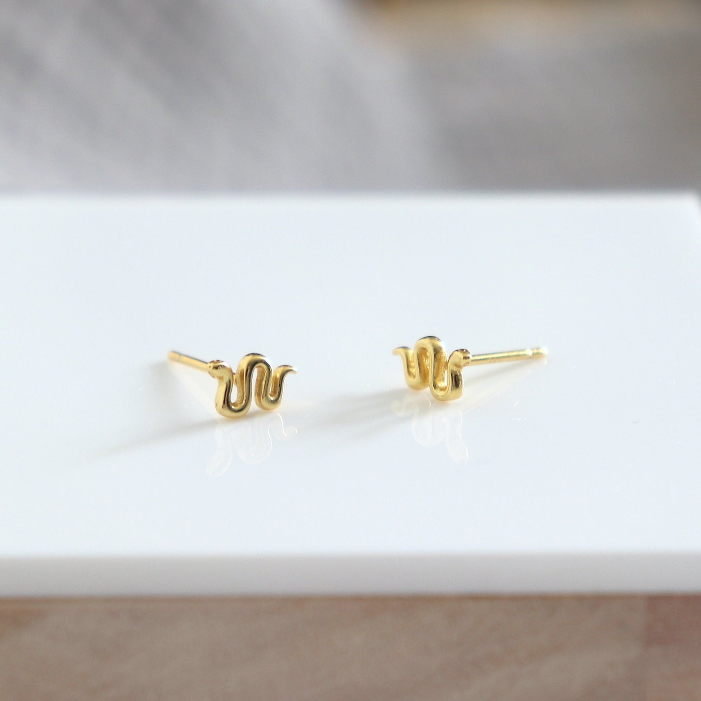 Puces d'oreilles motif serpent pour femme doré ou argent