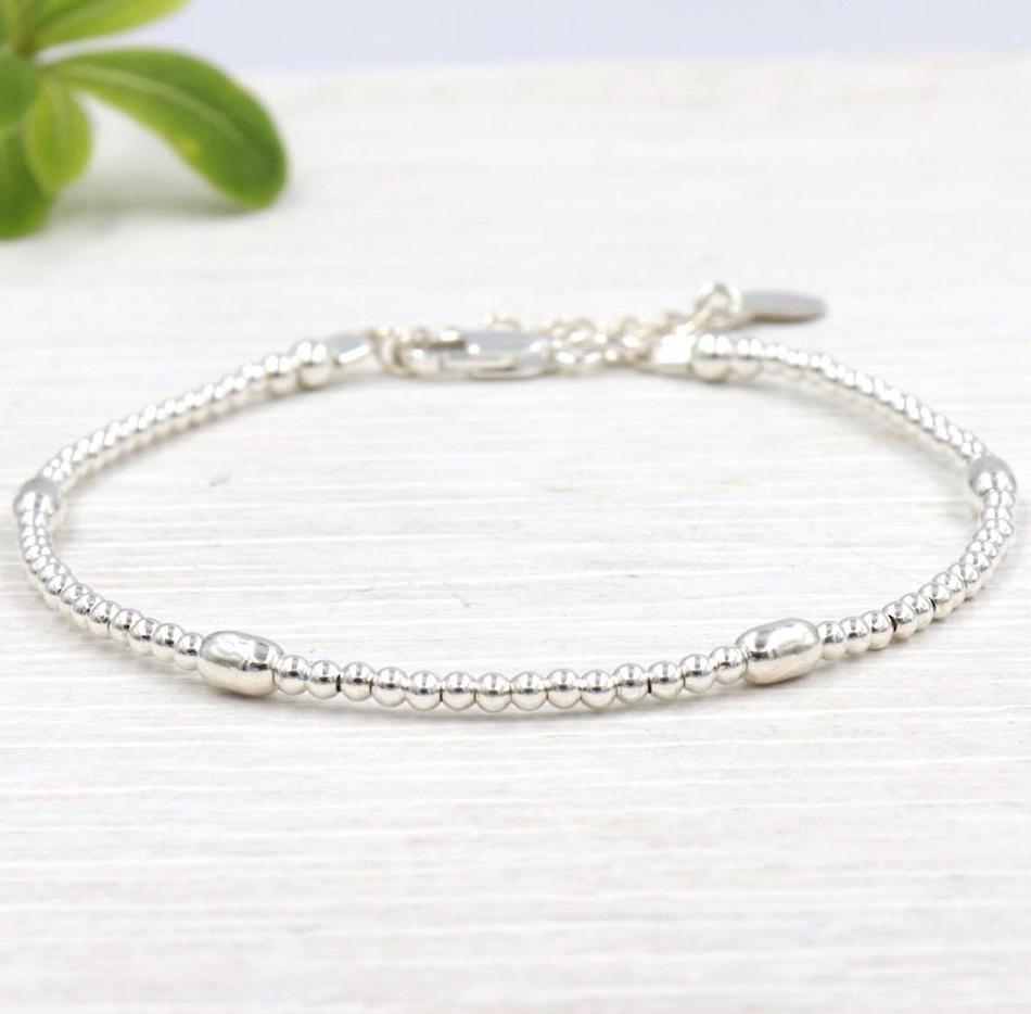 bracelet argent 925 pour femme monté avec des perles rondes et ovales