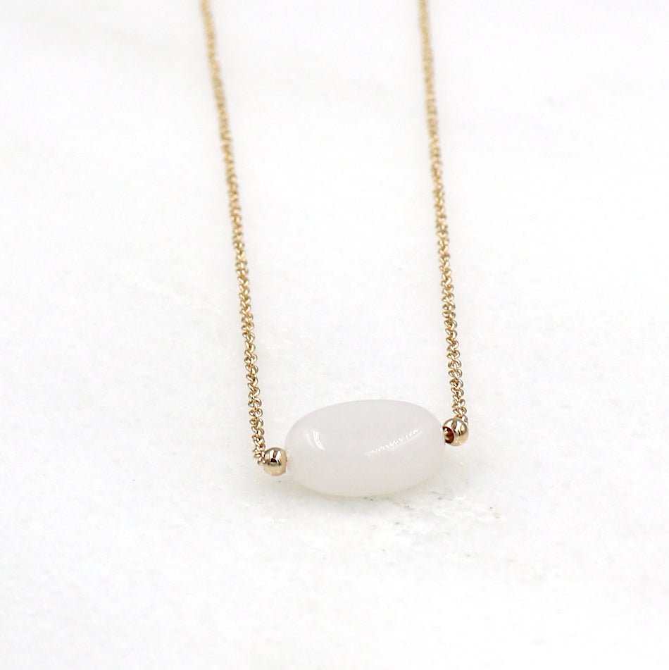 collier plaqué or femme et pierre de lune ovale