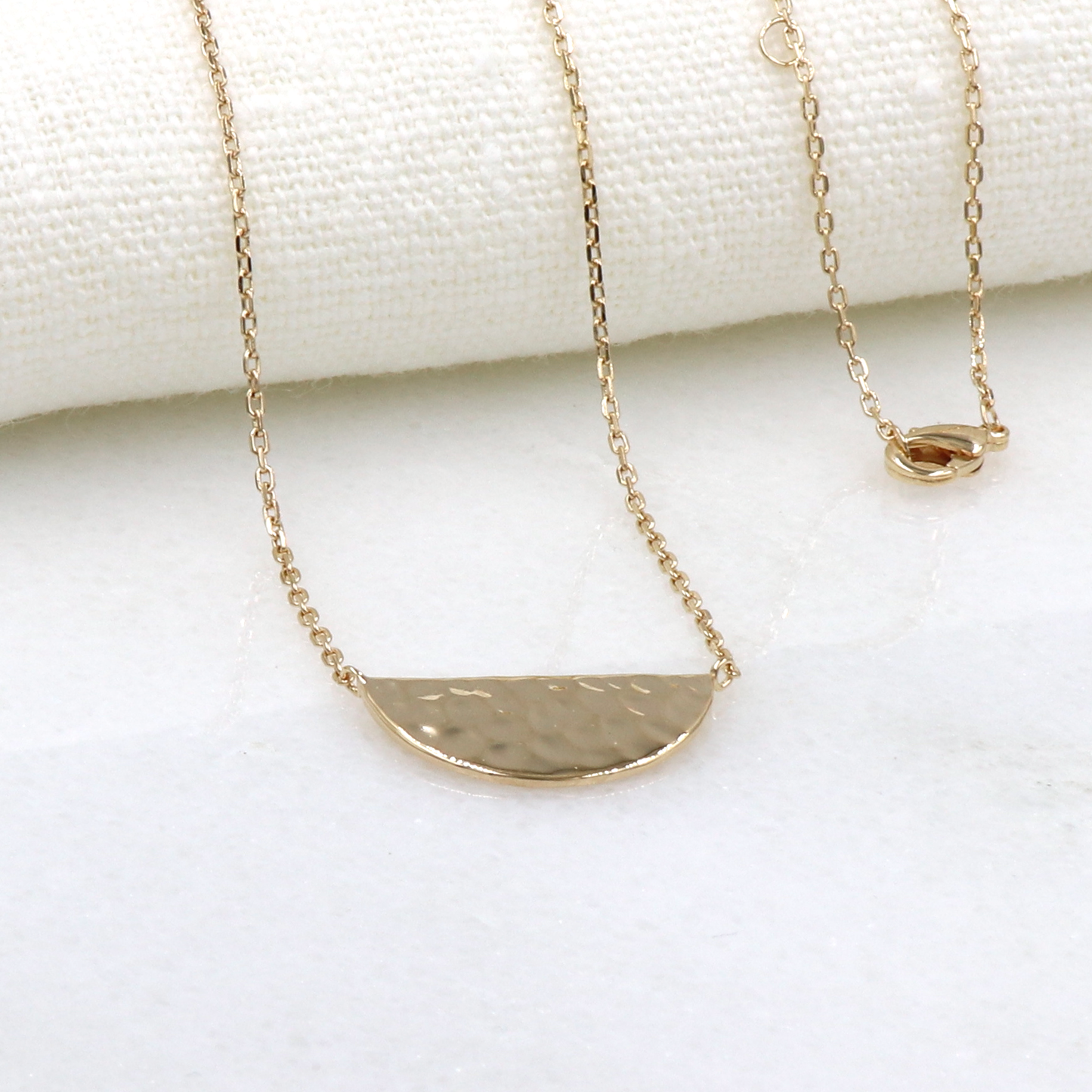 collier femme plaqué or plaque martelée - unbijouforyou