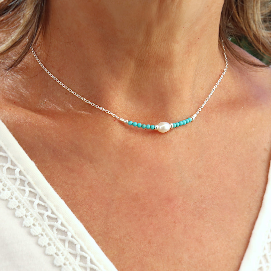 Ras de cou pierres turquoise rondes et perle d'eau douce femme