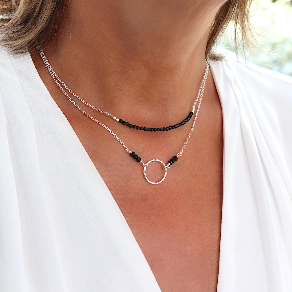 Collier anneau torsadé pierres spinelles noires sur chaine argent,collier femme