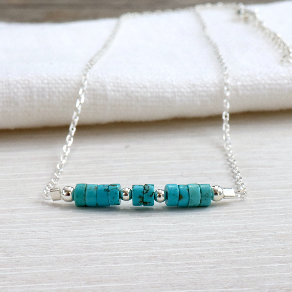 Collier pierres turquoise sur chaine argent massif, ras de cou femme