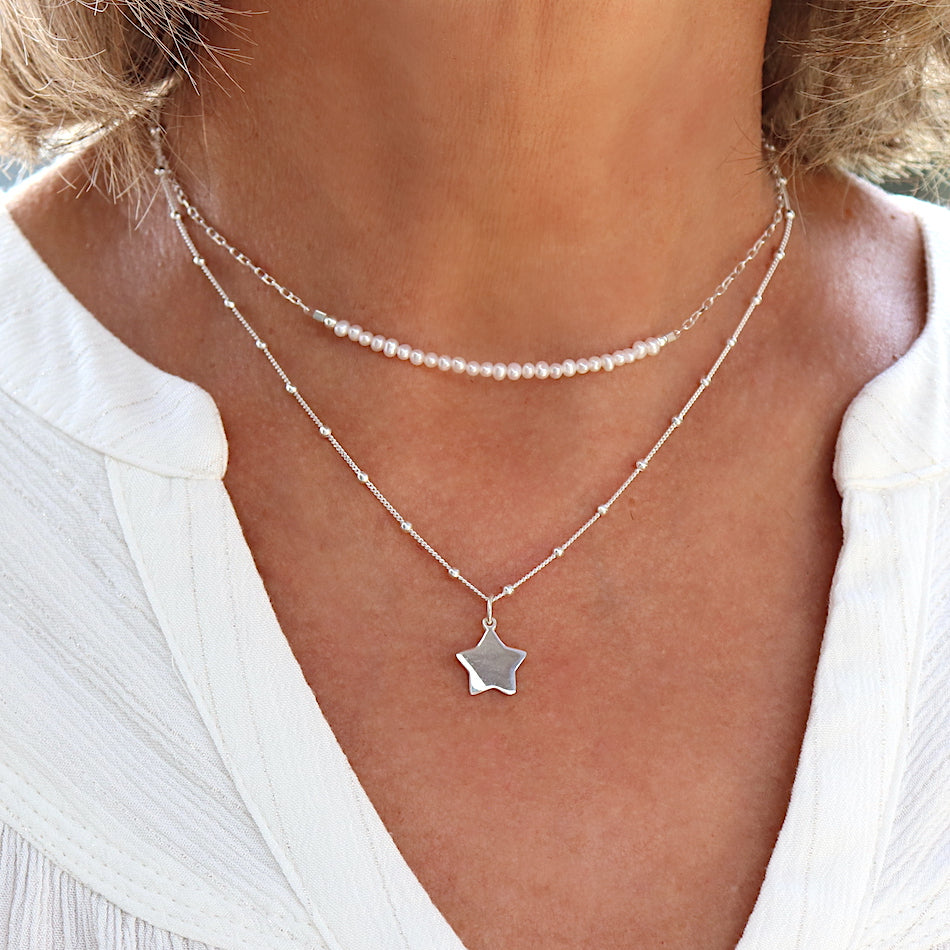 Collier femme étoile sur chaine perlée en argent massif