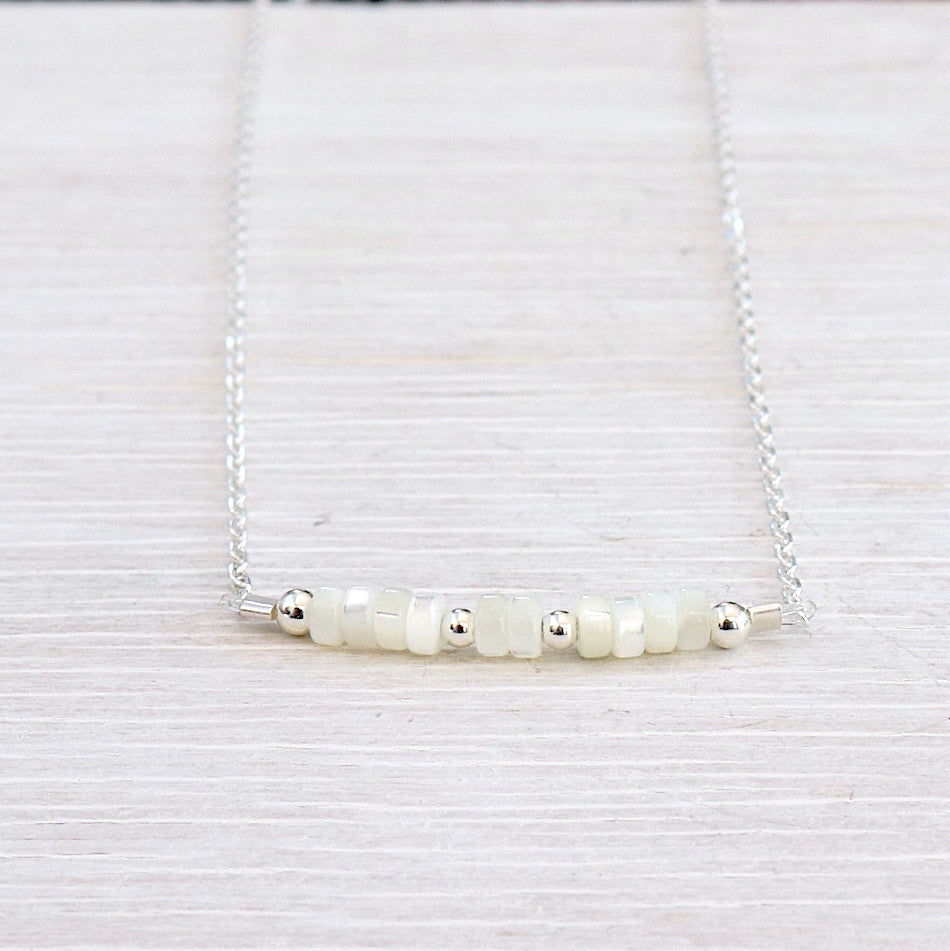 Collier femme perles en nacre sur chaine en argent 925