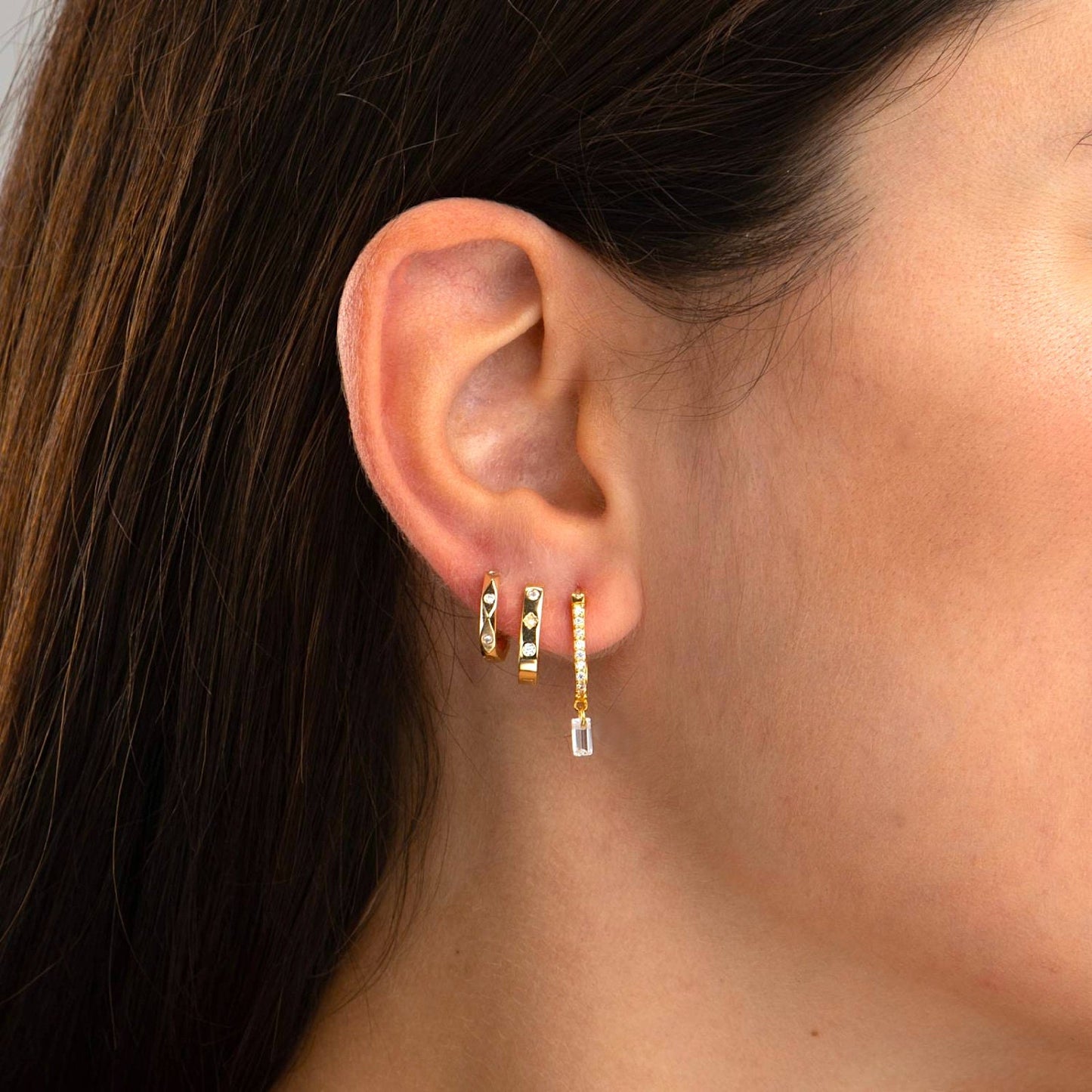 Créoles femme forme hexagonale zircons doré ou argent
