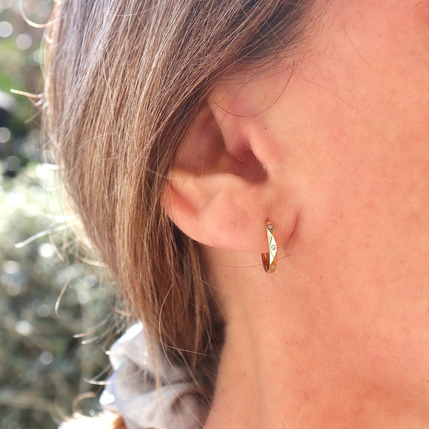 Créoles femme forme hexagonale zircons doré ou argent