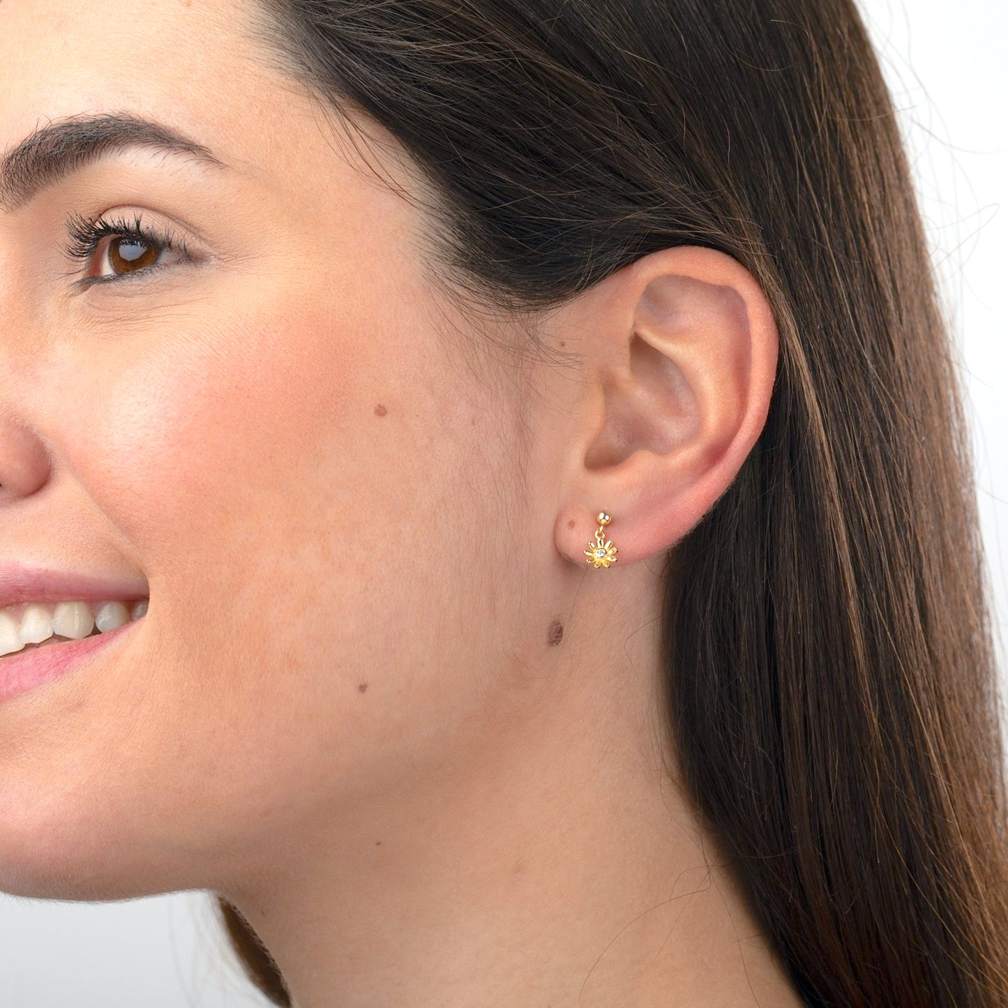 Petites puces d'oreilles fleur pendante femme argent ou doré
