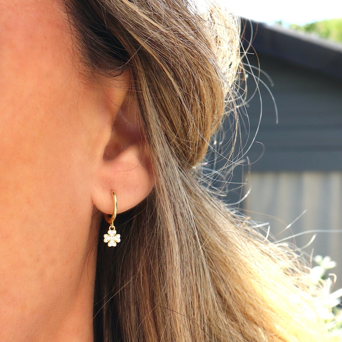 Boucles d'oreilles cerceaux pendentifs trèfles avec zircons