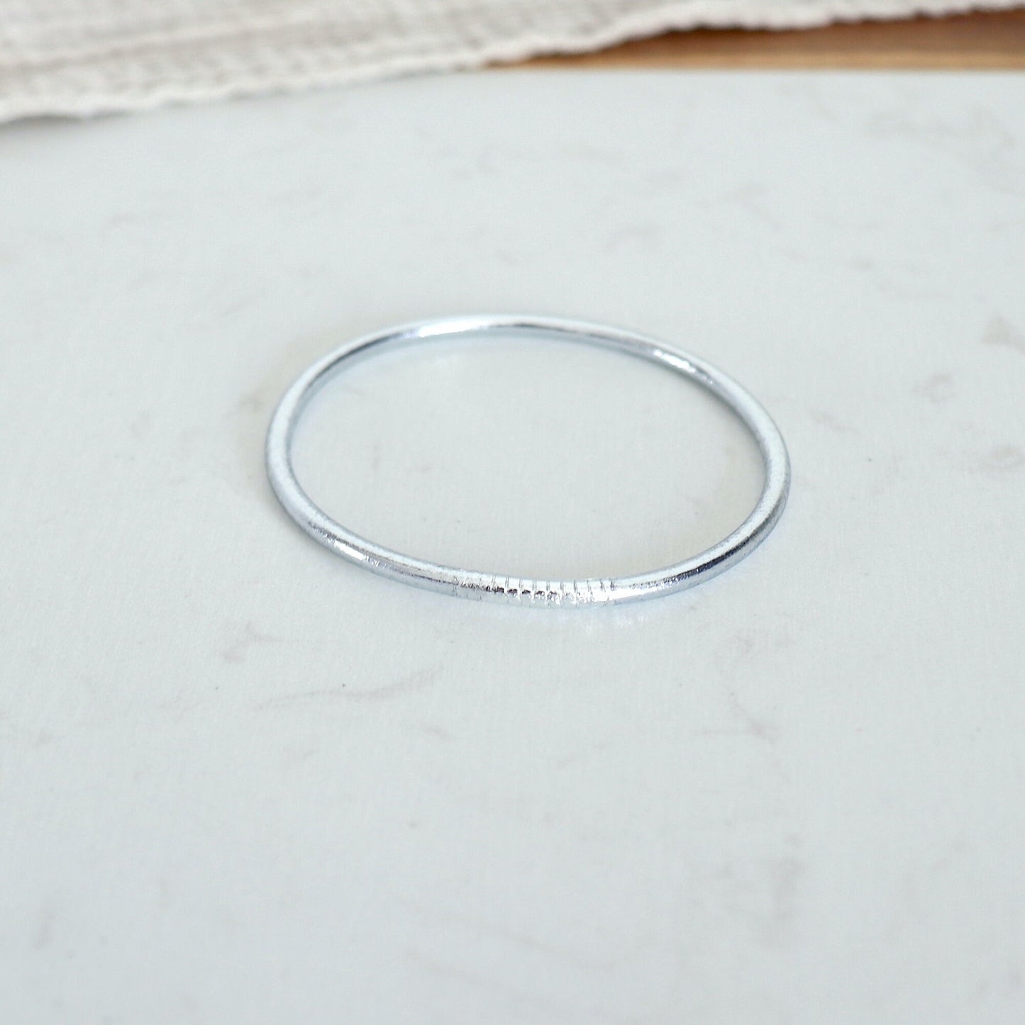 Bracelet jonc fin bouddhiste couleur argent, bracelet bohème 3 tailles