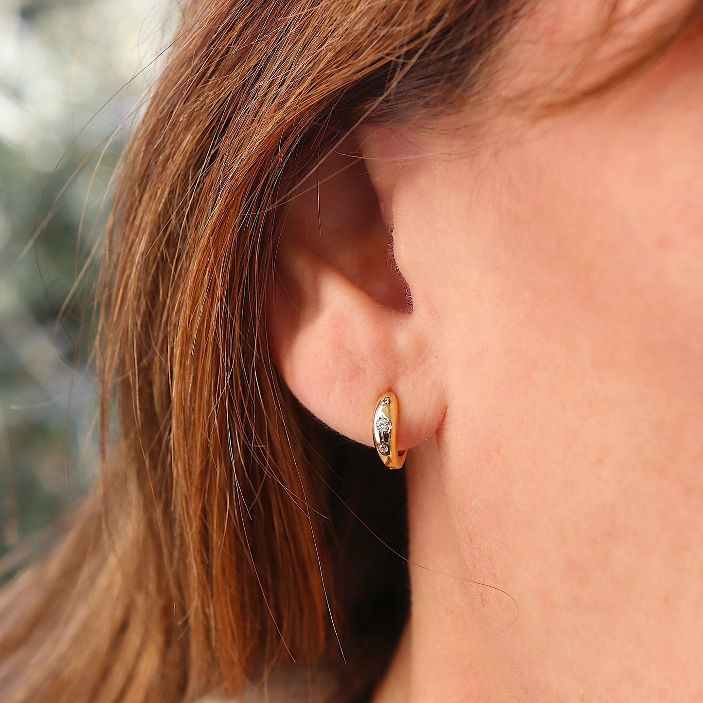 Boucles d'oreilles créoles avec zircons pour femme doré ou argent