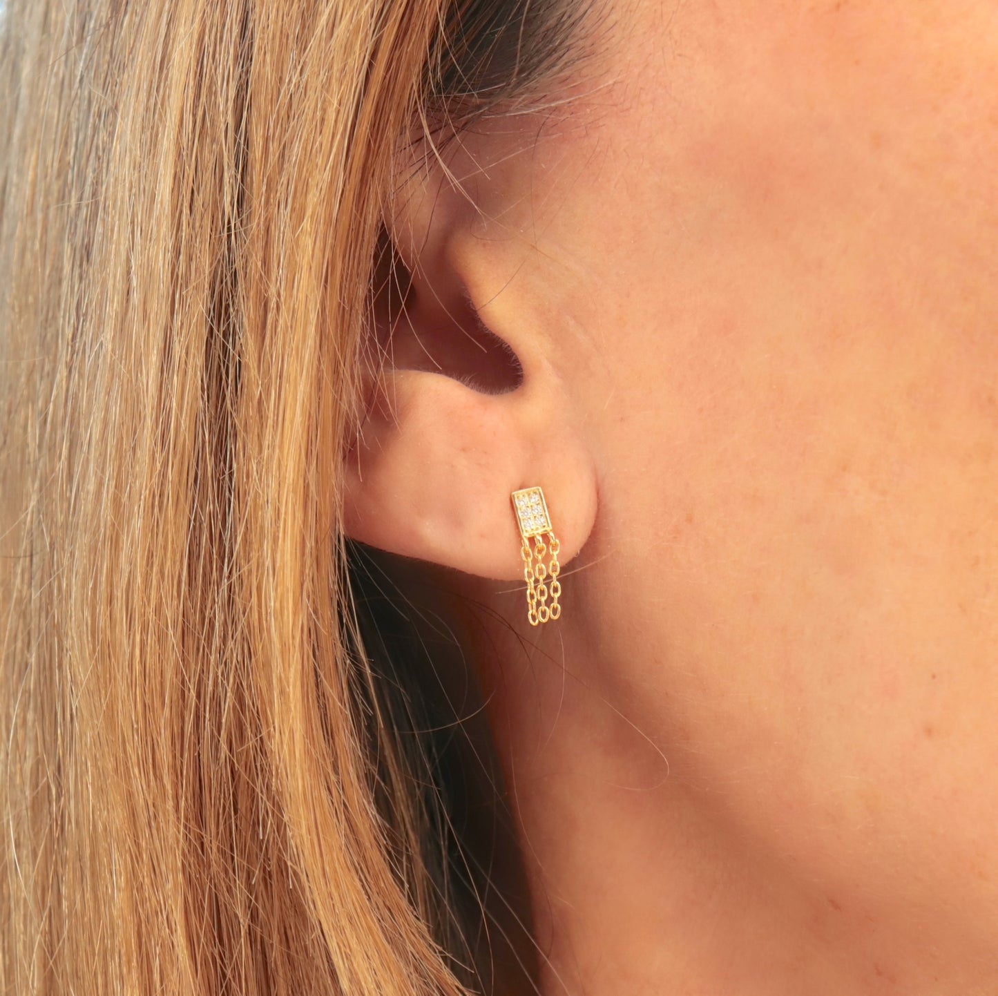 Boucles d'oreilles puces rectangle zircons avec chaines argent ou doré