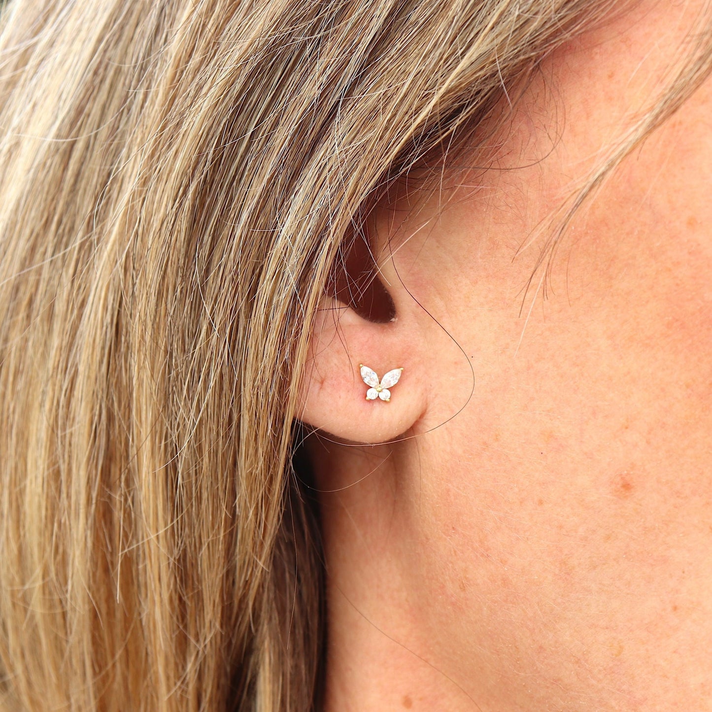 Puces d'oreilles forme papillon avec zircons pour femme doré ou argent