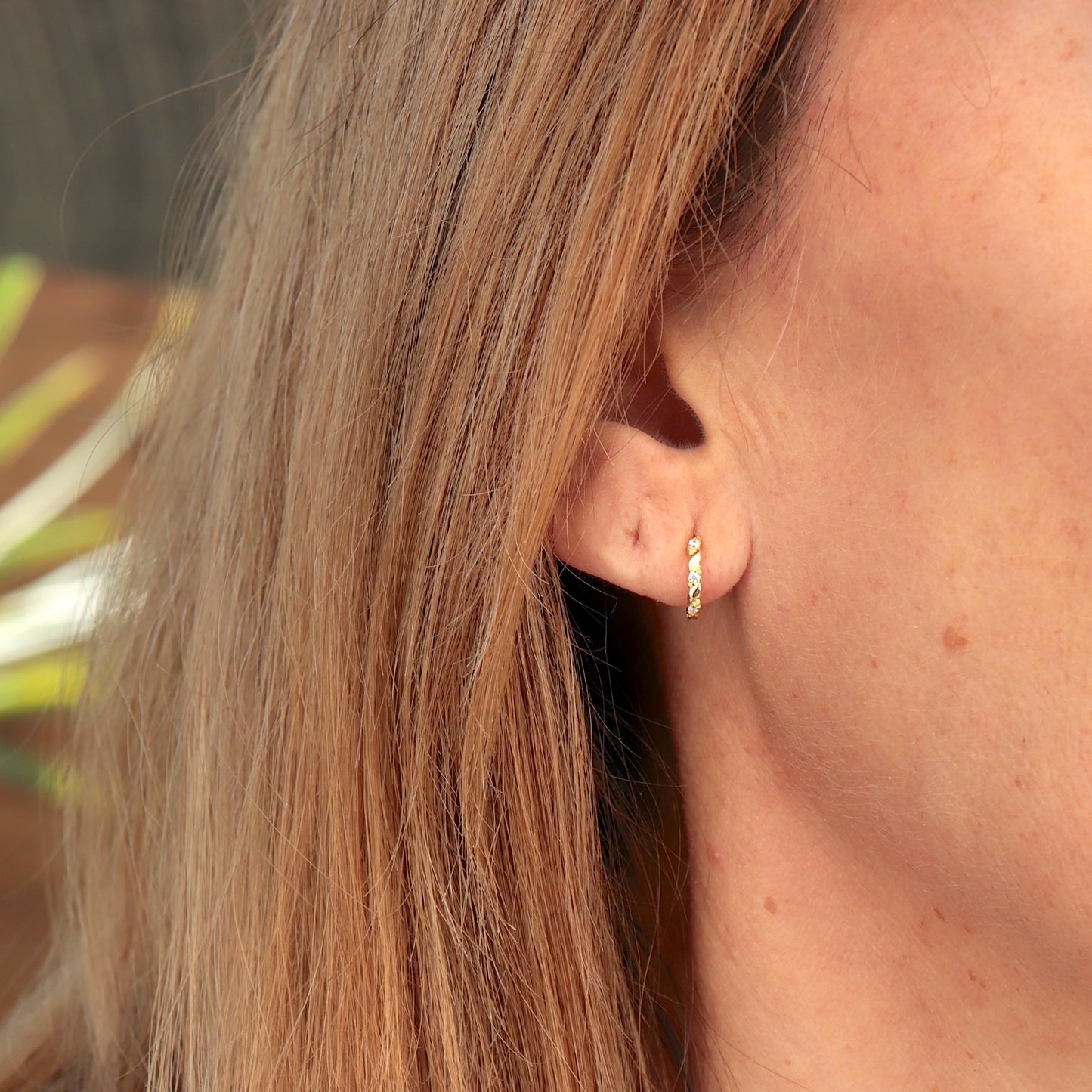 Boucles d'oreilles créoles argent ou doré avec zircons femme