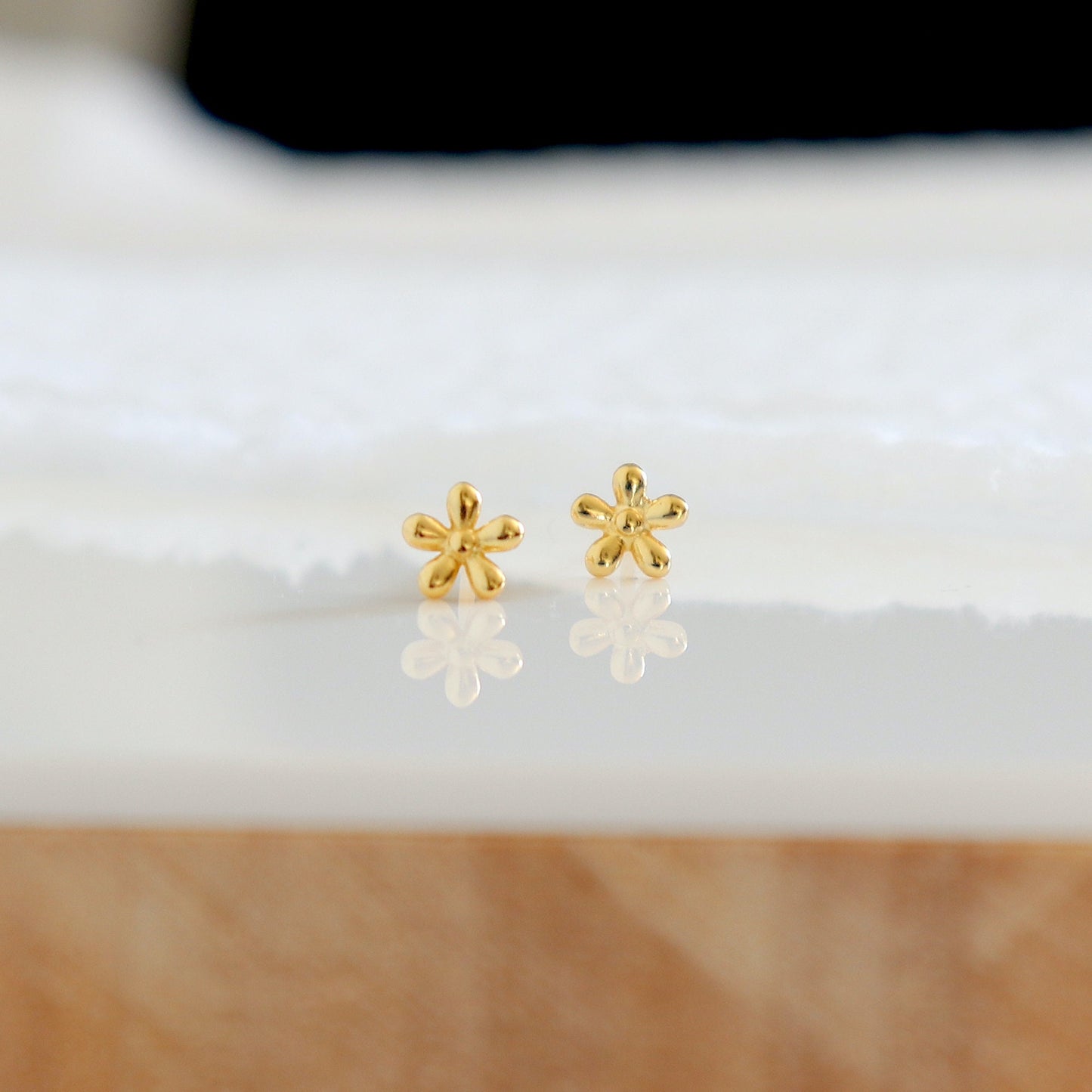 Boucles d'oreilles puces fleur doré ou argent