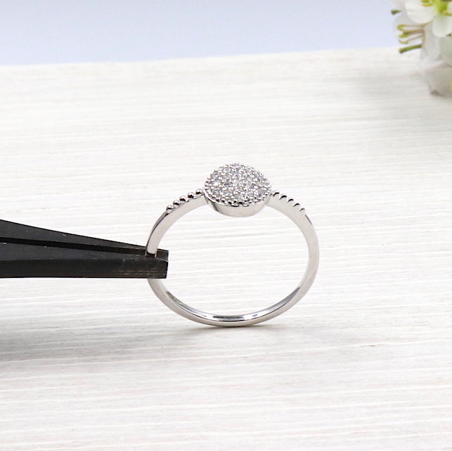 Bague femme pastille en argent 925 recouverte de zircons