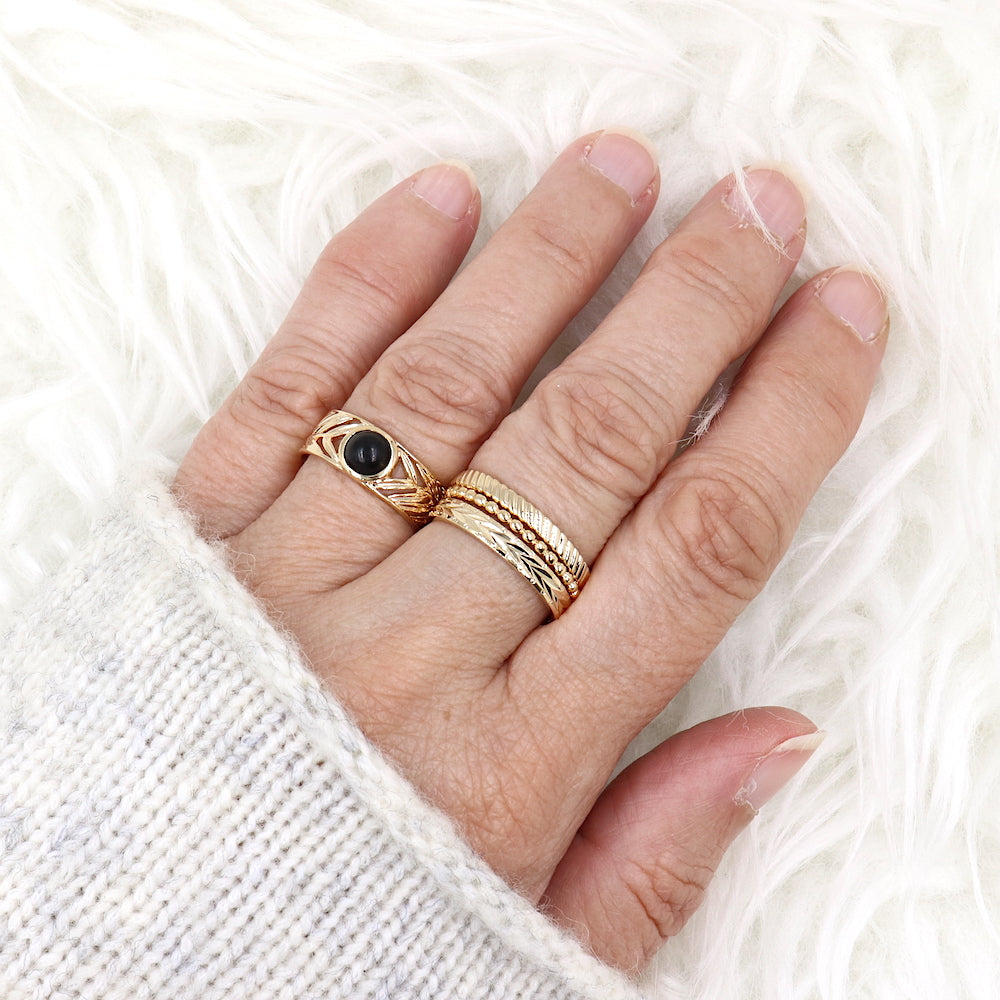 Bague plaqué or feuille associée à une pierre agate noire - unbijouforyou