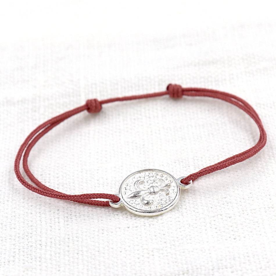 bracelet pour femme monté avec un cordon  et une médaille fleur de lys en argent  925