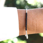 bracelet pierres spinelles noires facettées associées à des perles argent pour femme