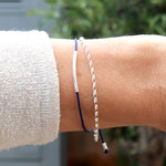 bracelet double fait d'un cordon et d'une chaine associé à un jonc en argent massif 925 pour femme