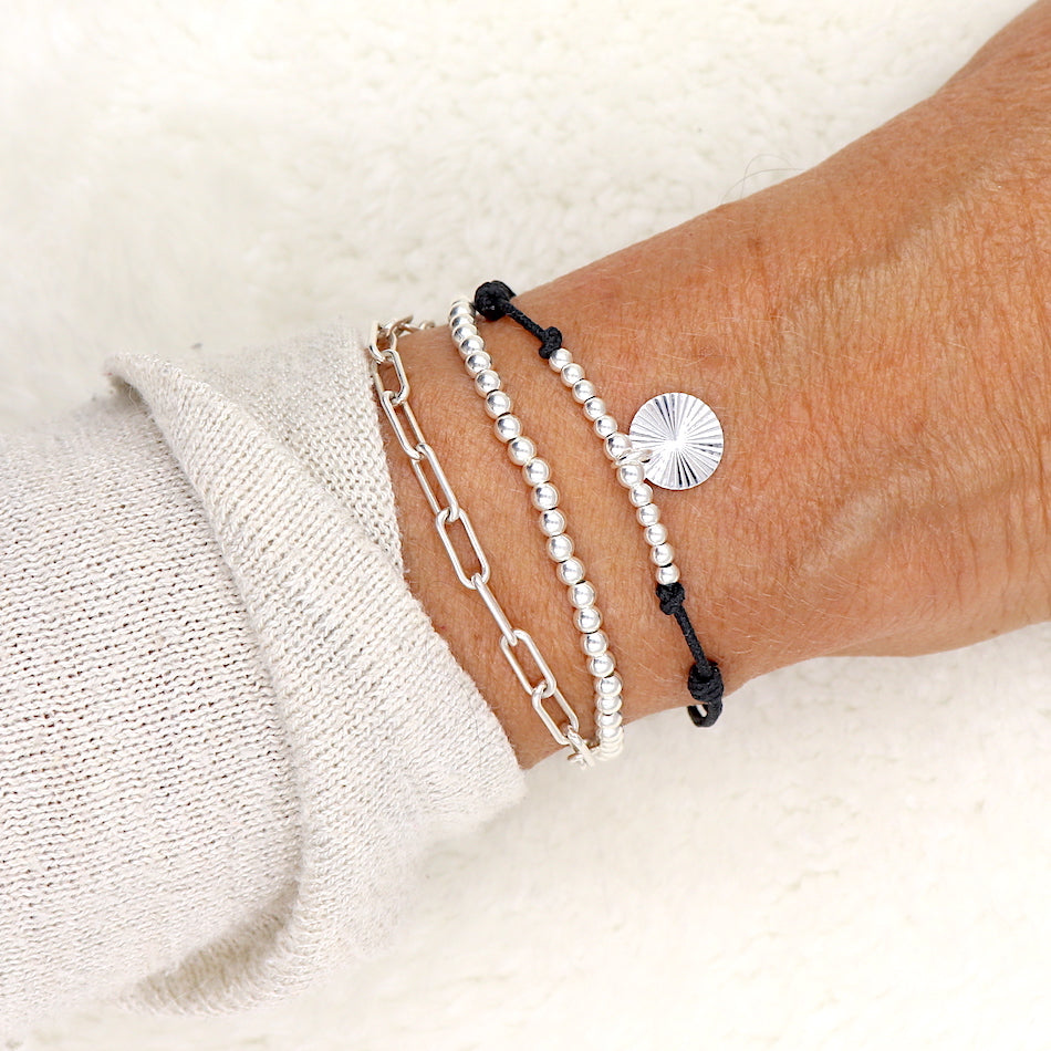 Bracelet cordon médaille striée et perles en argent 925 pour femme
