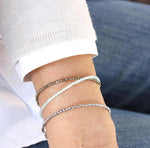 Bracelet fin pierres de gemmes hématites facettées pour femme