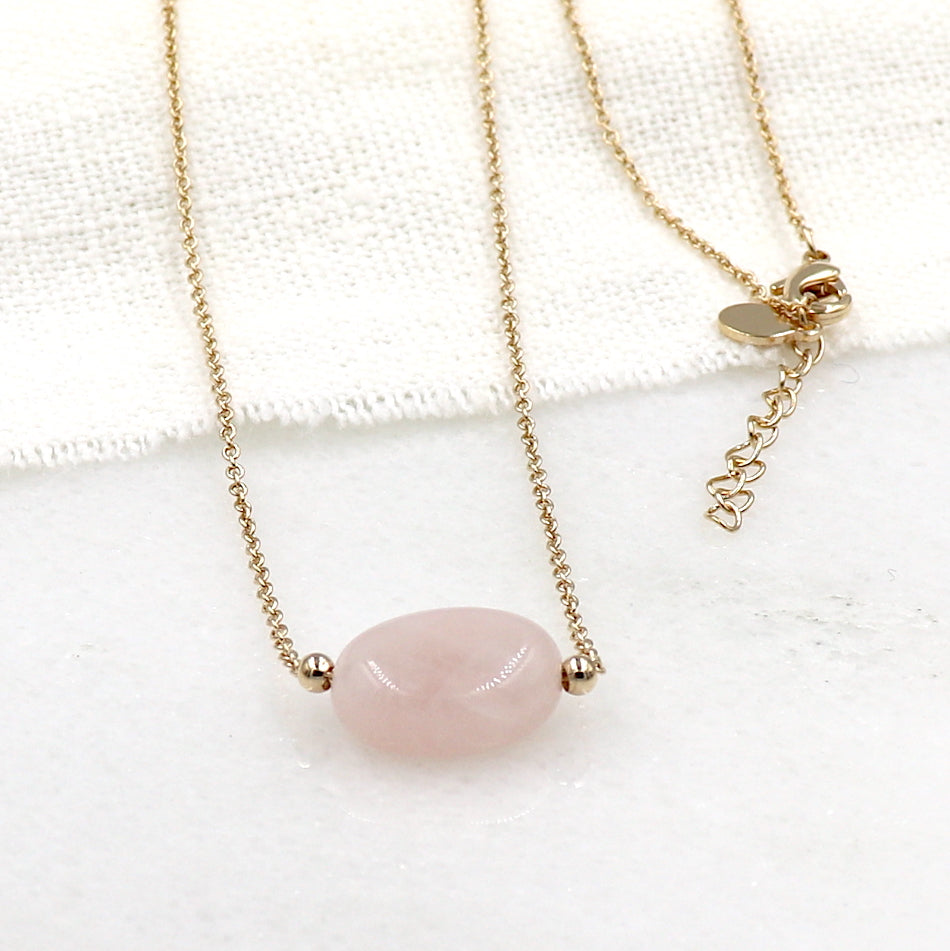 très beau collier chaine plaqué or et pierre ovale en quartz rose