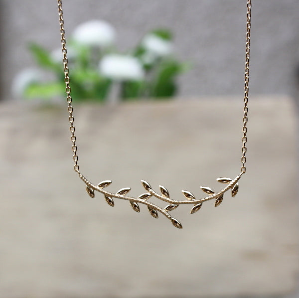 collier femme plaqué or feuille de laurier