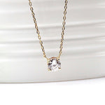 un collier plaqué or solitaire zircon sur chaine pour femme