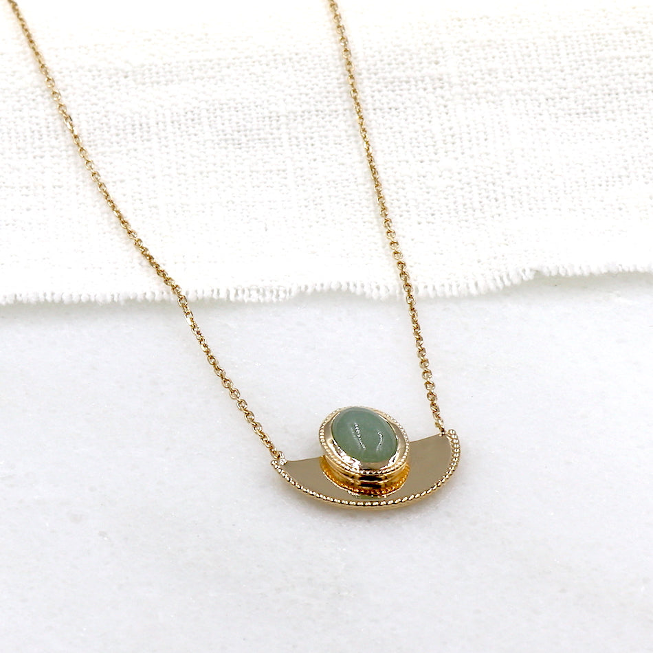 un collier femme en plaqué or pendentif demi lune pierre aventurine véritable sur chaine