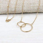 collier femme plaqué or anneaux entrelacés
